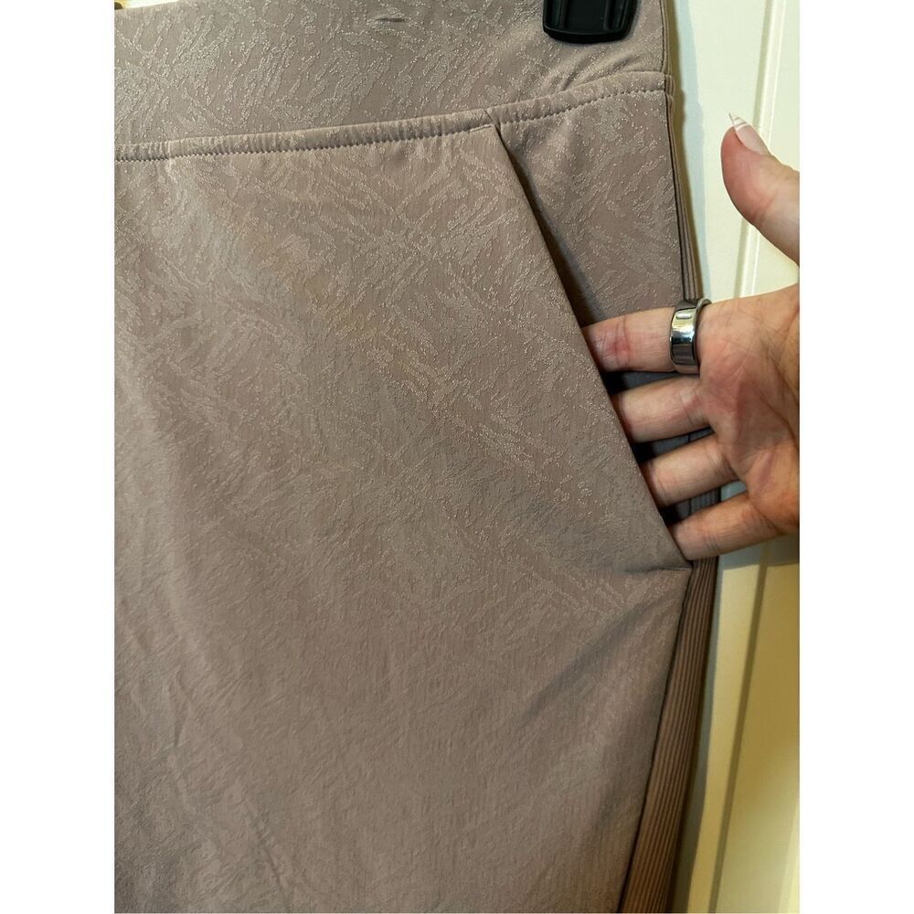 Athleta Brooklyn Mid Rise Textured Ankle Pants Women Size 24 Pink 982287 - Picture 3 of 15